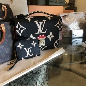 AUTHENTIC Louis Vuitton Pochette Métis +Coin Purse